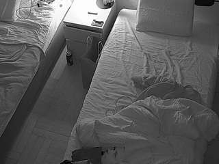 voyeurcam-julmodels-bed-7