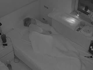 voyeurcam-julmodels-bed-7
