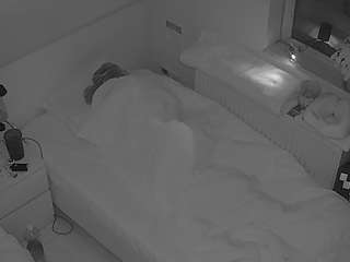 voyeurcam-julmodels-bed-7