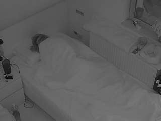 voyeurcam-julmodels-bed-7