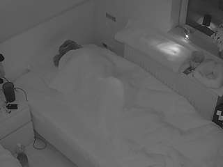 voyeurcam-julmodels-bed-7