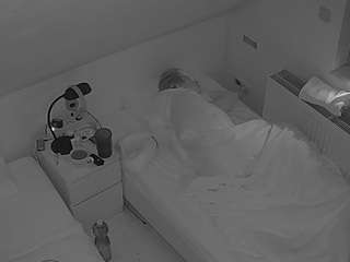 voyeurcam-julmodels-bed-7