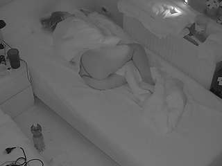 voyeurcam-julmodels-bed-7