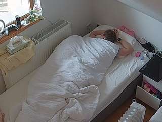 voyeurcam-julmodels-bed-7