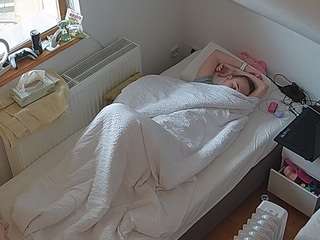 voyeurcam-julmodels-bed-7