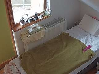 voyeurcam-julmodels-bed-7