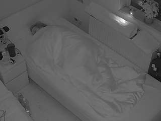 voyeurcam-julmodels-bed-7