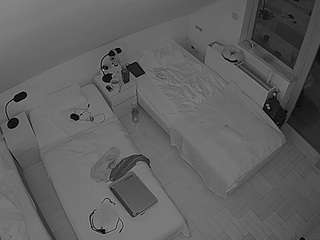 voyeurcam-julmodels-bed-7