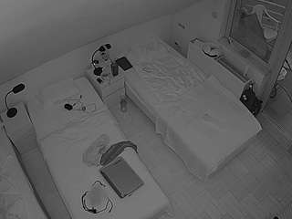 voyeurcam-julmodels-bed-7