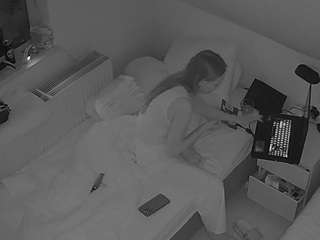 voyeurcam-julmodels-bed-7 camsoda