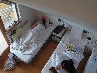 voyeurcam-julmodels-bed-7 camsoda