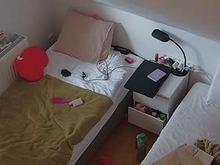 voyeurcam-julmodels-bed-7
