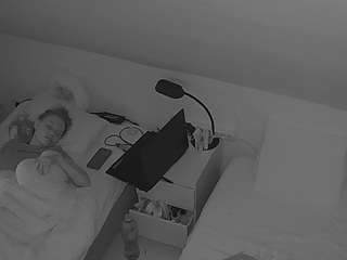 voyeurcam-julmodels-bed-7