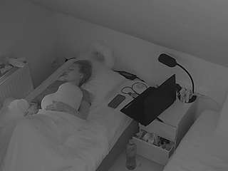 voyeurcam-julmodels-bed-7