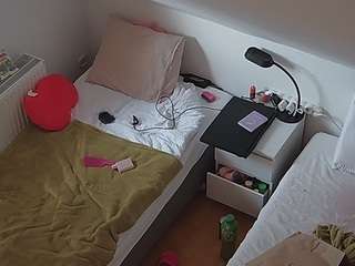 voyeurcam-julmodels-bed-7