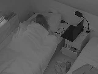 voyeurcam-julmodels-bed-7