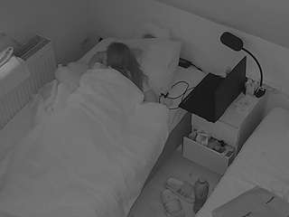 voyeurcam-julmodels-bed-7