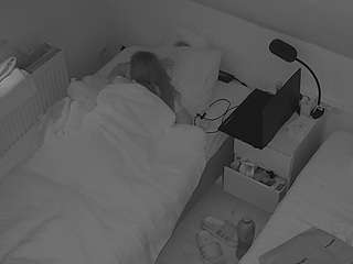 voyeurcam-julmodels-bed-7