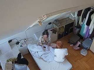 voyeurcam-julmodels-bed-7