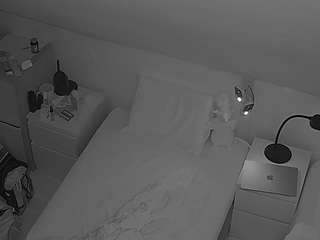 voyeurcam-julmodels-bed-7