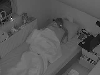 voyeurcam-julmodels-bed-7