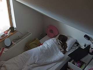 voyeurcam-julmodels-bed-7
