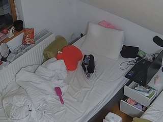 voyeurcam-julmodels-bed-7