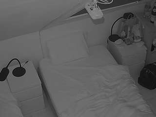 voyeurcam-julmodels-bed-7
