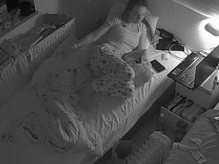 voyeurcam-julmodels-bed-7