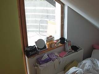 voyeurcam-julmodels-bed-7