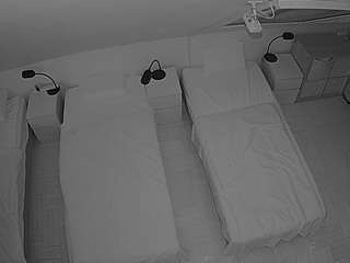 voyeurcam-julmodels-bed-7