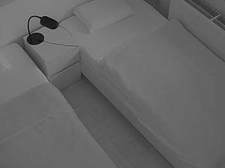 voyeurcam-julmodels-bed-7