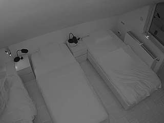 voyeurcam-julmodels-bed-7