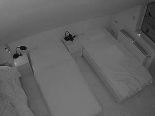 voyeurcam-julmodels-bed-7 webcam