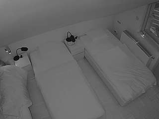 voyeurcam-julmodels-bed-7