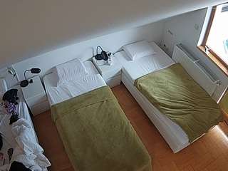 voyeurcam-julmodels-bed-7