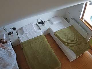 voyeurcam-julmodels-bed-7