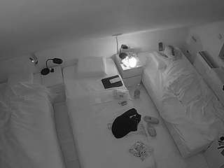 voyeurcam-julmodels-bed-7