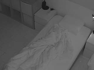 voyeurcam-julmodels-bed-7 webcam
