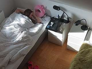 voyeurcam-julmodels-bed-7 webcam