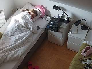 voyeurcam-julmodels-bed-7 webcam