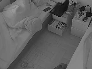 voyeurcam-julmodels-bed-7