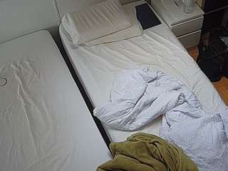 voyeurcam-julmodels-bed-7