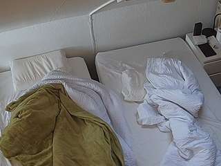 voyeurcam-julmodels-bed-7