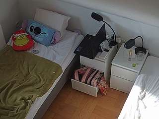 voyeurcam-julmodels-bed-7