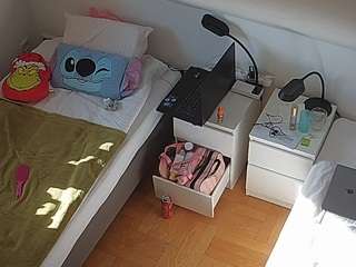 voyeurcam-julmodels-bed-7 camsoda