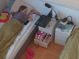 voyeurcam-julmodels-bed-7