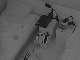 voyeurcam-julmodels-bed-7