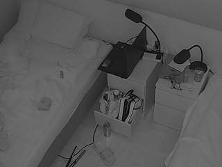 voyeurcam-julmodels-bed-7