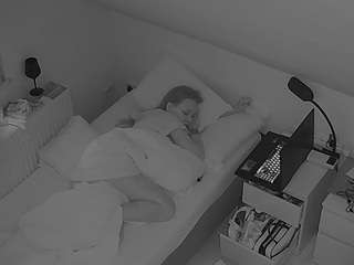 voyeurcam-julmodels-bed-7 camsoda